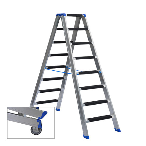Stufenstehleiter beidseitig begehbar mit Transportrollen, Aussteifungsstreben und Antirutschbelag