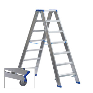 Stufenstehleiter beidseitig begehbar mit Transportrollen und Aussteifungsstreben