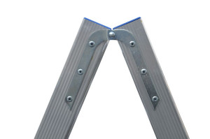 Sprossenstehleiter mit Gurten